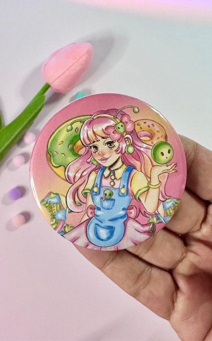 Badge Laura et ses petits aliens rose 