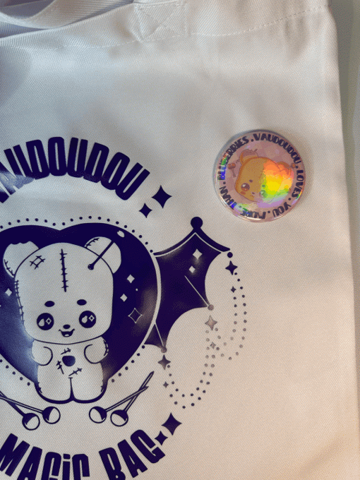 Badge Vaudoudou Holographique